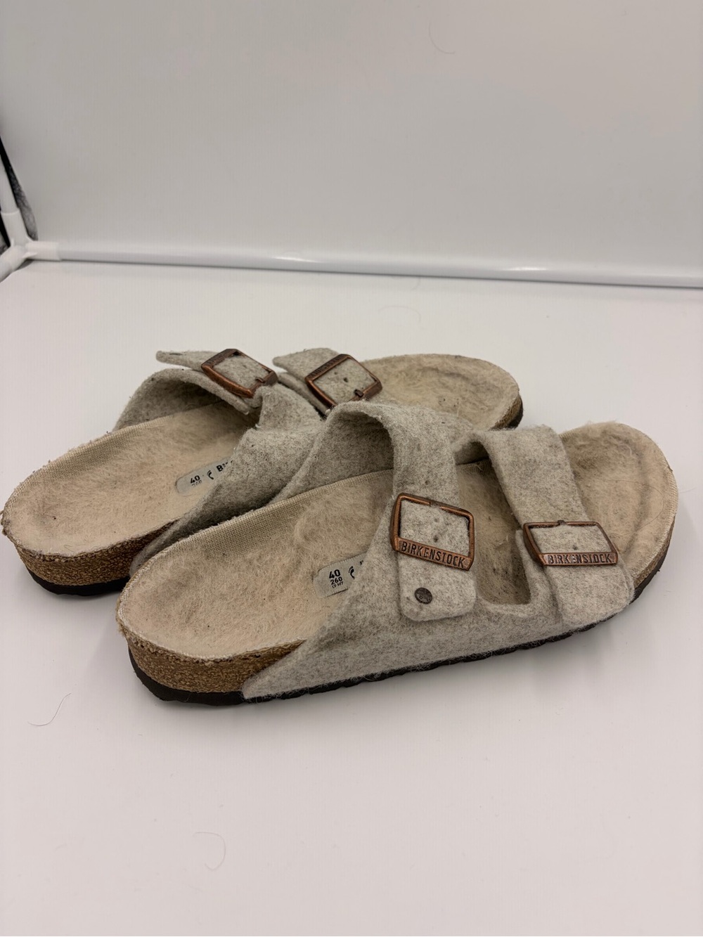 Birkenstock Sandals Women’s Size 40 Beige Wool Shearling Arizona Slides Comfort - Picture 4 of 8